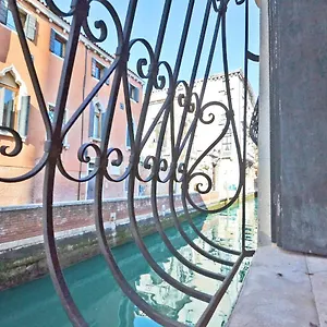  Appartement San Barnaba On The Canal